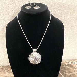 Necklace, silver with round adornment & earrings